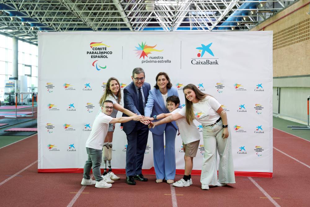 Manuel Serrano, Sara Andrés, Francisco Botía, María Luísa Martínez Gistau, Fernando Donaire y Carla Santos presentan el proyecto 'Nuestra Próxima Estrella'