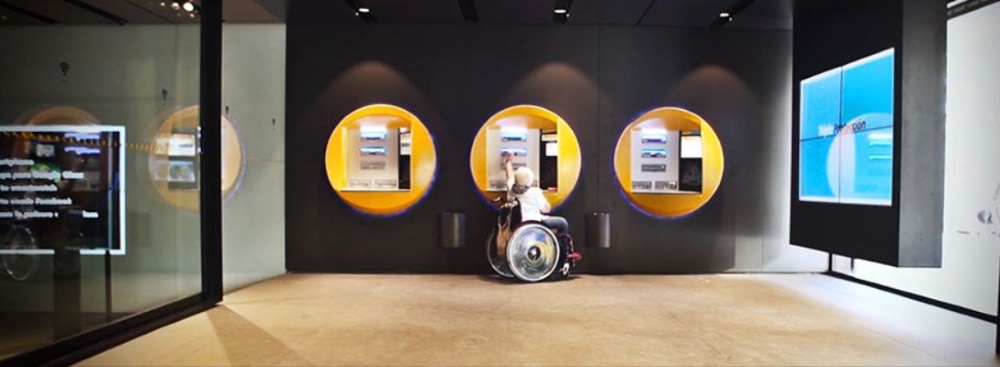 la Caixa mejora la accesibilidad de sus servicios financieros