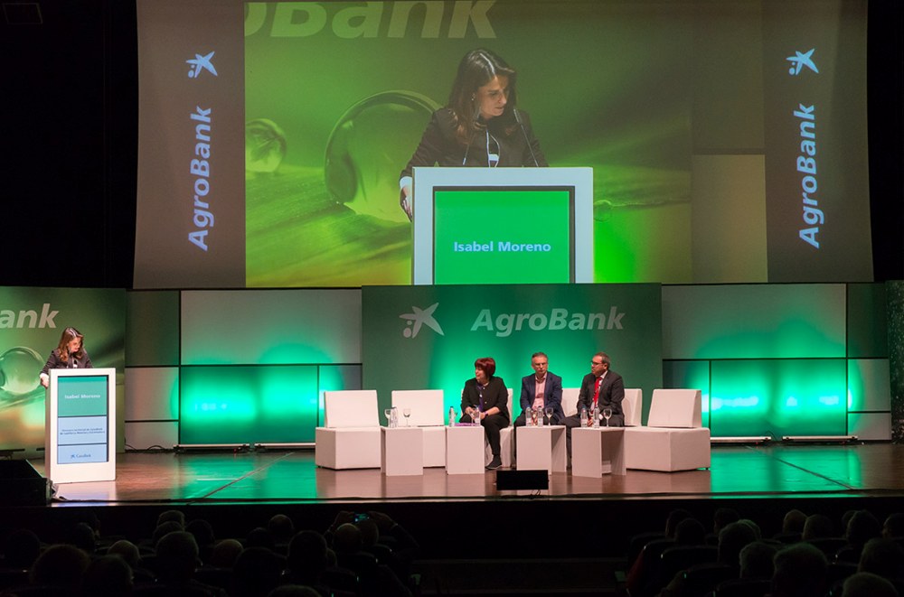 Intervención de Isabel Moreno (Directora Territorial de CaixaBank en Castilla-La Mancha y Extremadura) durante la Jornada AgroBank “Cooperativas y economía circular. Extremadura 2030”.
