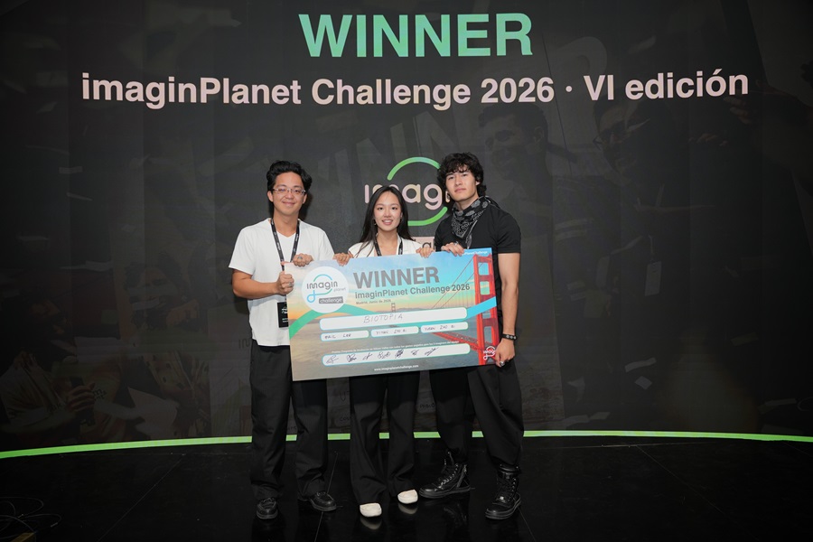 Yuren Zhou QI, Yiyan Zhou QI y Eric Lee, impulsores de Biotopia, ganadores de la sexta edición de imaginPlanet Challenge  