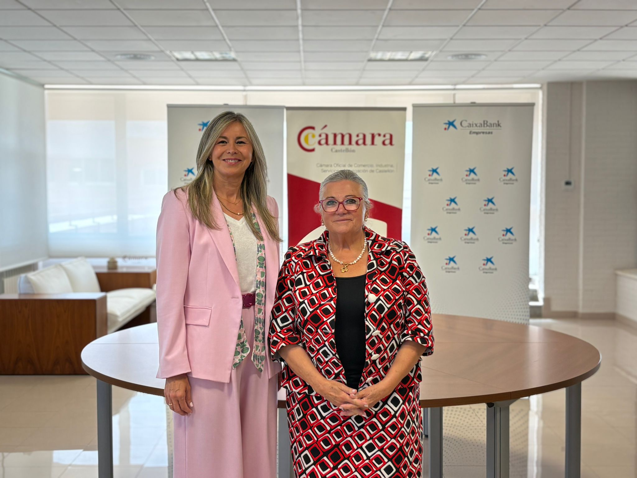 Firma Convenio CaixaBank y Camara Comercio 2026
