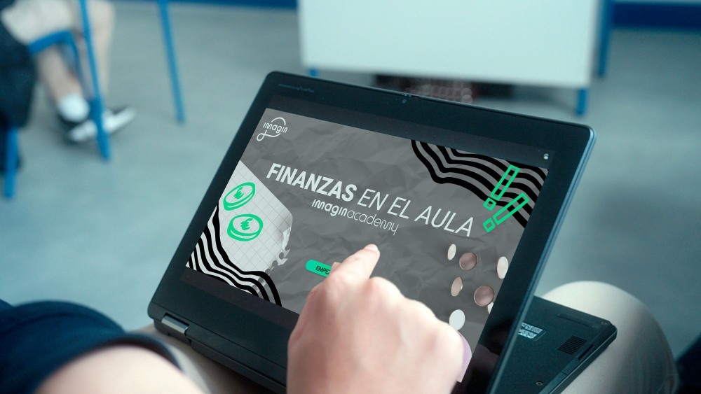 El programa se ofrece como una experiencia inmersiva y gamificada.