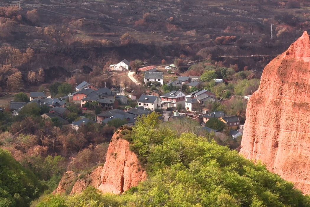 Panorámica de uno de los pueblos ubicados en el paraje de Las Médulas 