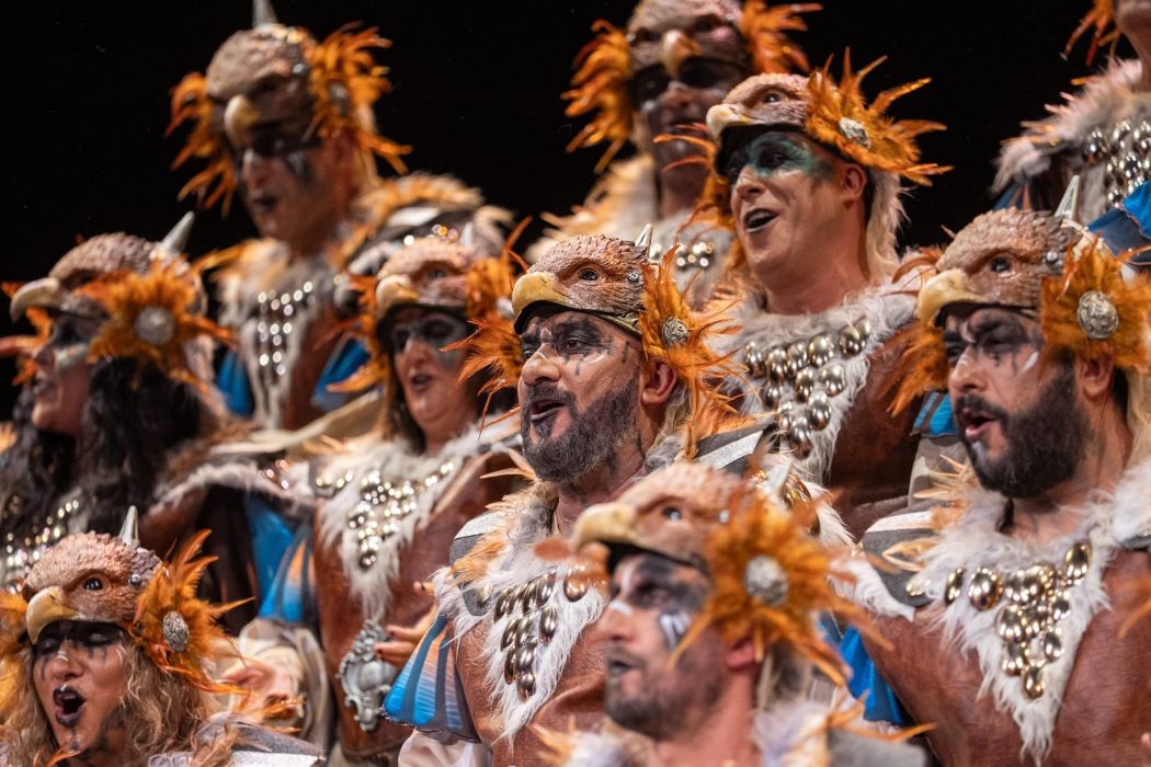 Imatge d'un cor de Carnaval de Cadis cantant
