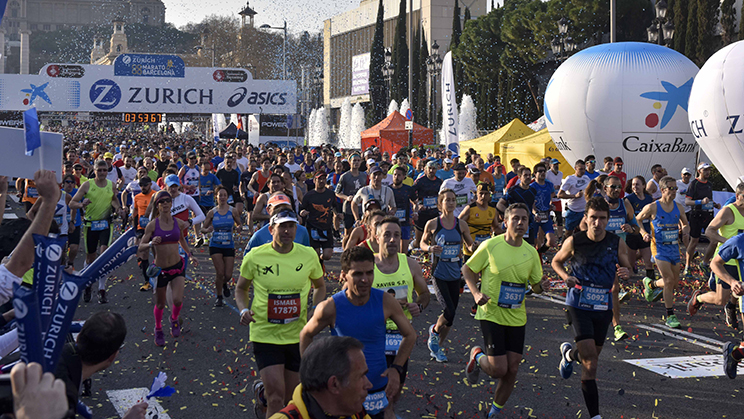525 empleados de CaixaBank en la Maratón de Barcelona 2017