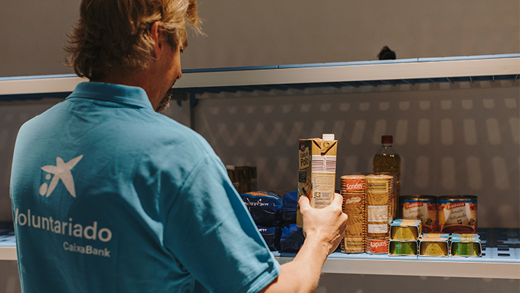 Gent que abans donava aliments, ara necessita suport