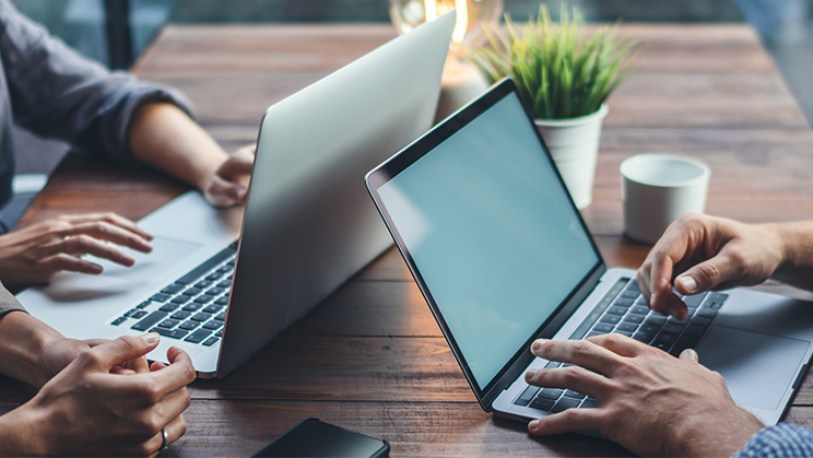 Trabajo híbrido: cómo implantarlo en pymes