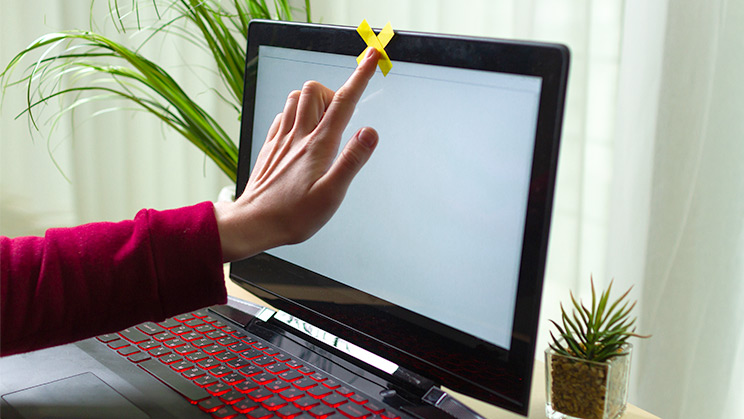 Cómo saber si me espían por la cámara web