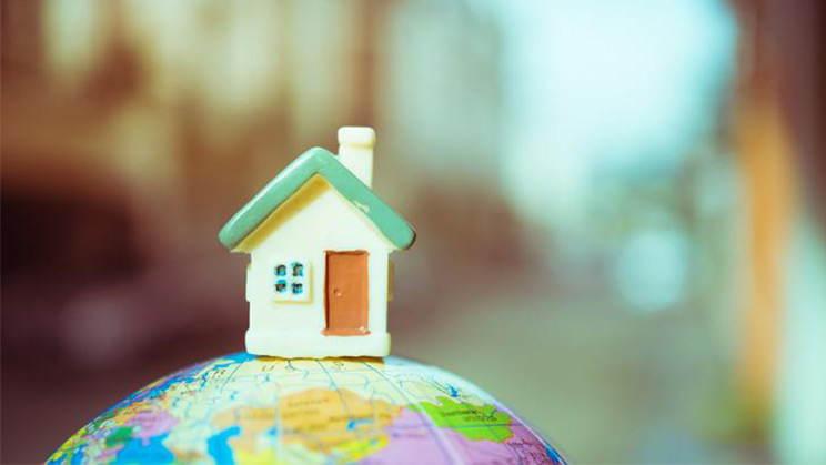 Impuestos que pagar si tienes casa en España y vives fuera