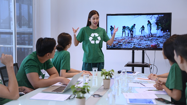 Emprenedoria social a Espanya: empreses socials i els seus beneficis davant les convencionals