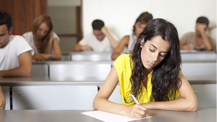 Cuánto cuesta preparar unas oposiciones en 2023