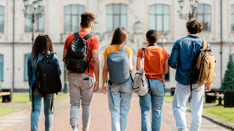 Cómo solicitar las becas para estudiantes del Ministerio de Educación 2024-2025