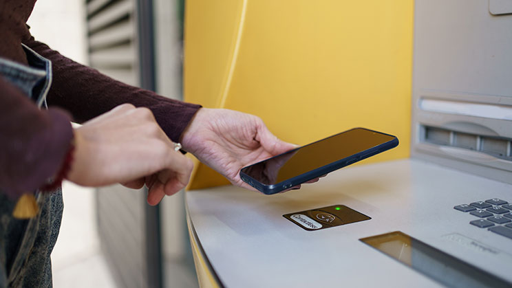 Cómo sacar dinero del cajero con tu teléfono móvil