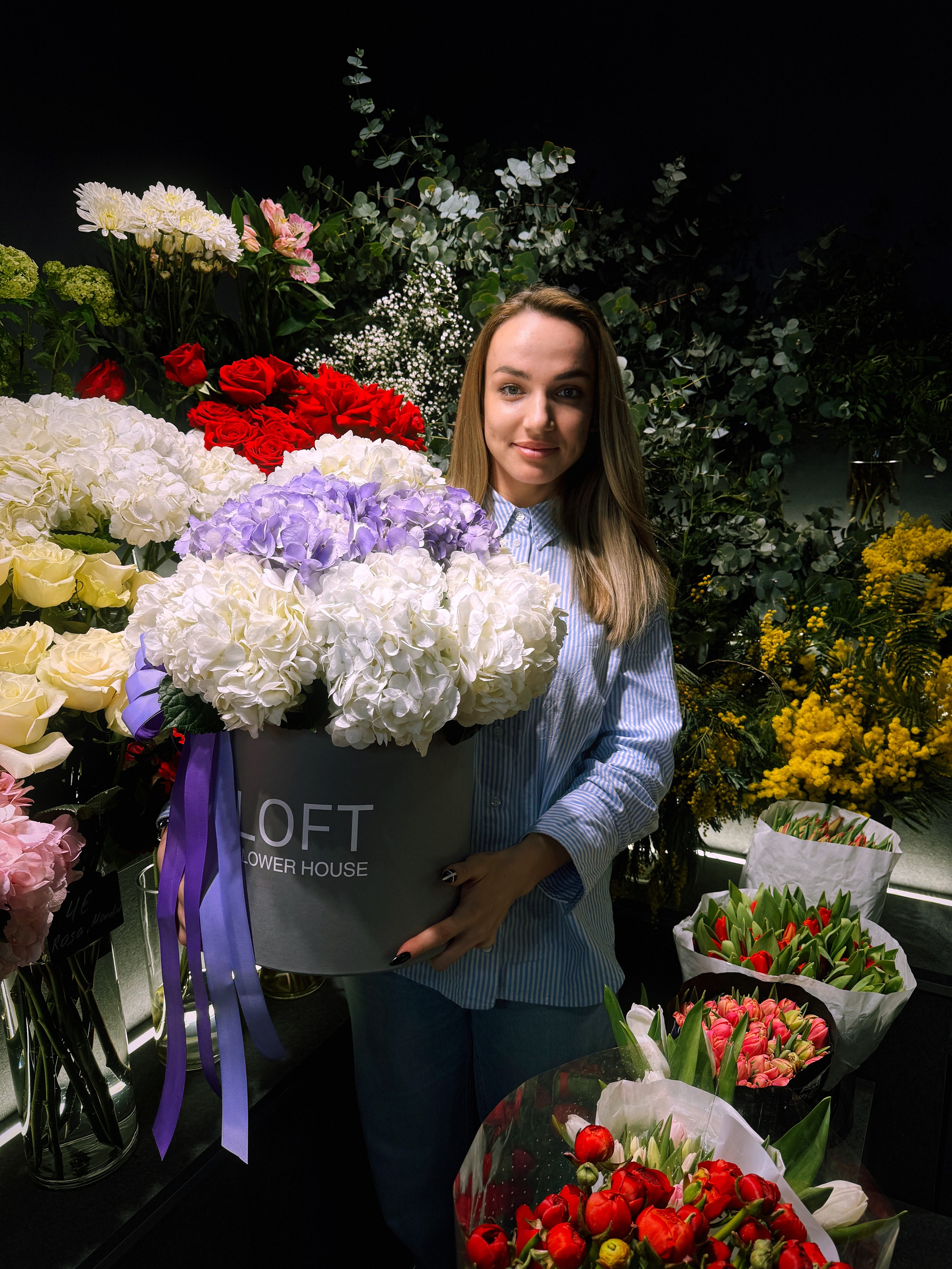 La emprendedora Yuliia Verko el d&iacute;a de la inauguraci&oacute;n de su negocio Loft Flower House.