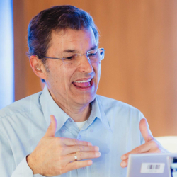 Retrato de Óscar Gómez, autor (o autora) de la cita