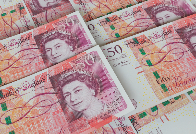 Libras esterlinas Billetes de 50 libras con la imagen de la reina Isabel II del Reino Unido