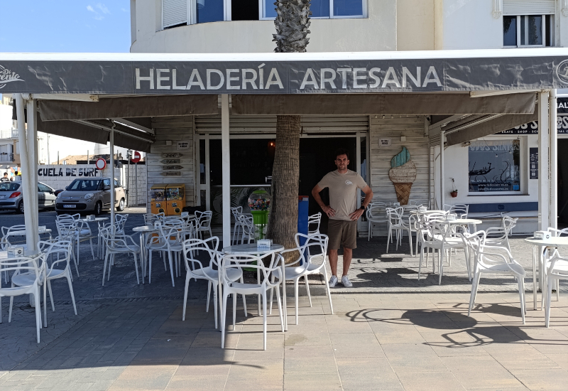 Fernando Cava, en la Helader&iacute;a di Trento ubicada en el Rinc&oacute;n de la Victoria.
