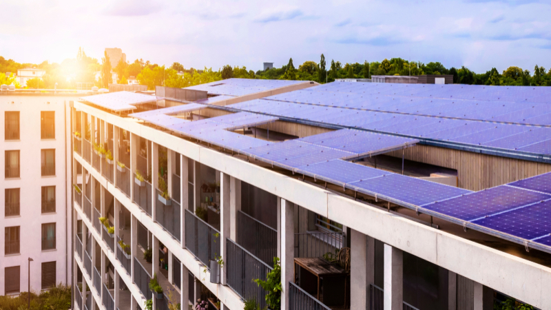 Comunidad de vecinos con planas solares