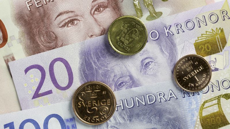 monedas y billetes de coronas suecas